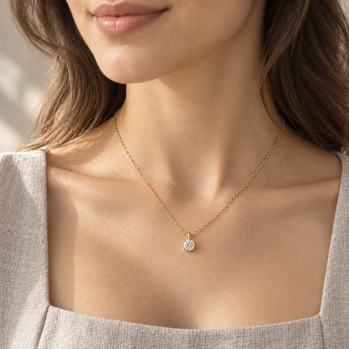 I-bestworld Gold-Tone Round Clear Stone Pendant Necklace – Minimalist Solitaire-Style Necklace for Everyday and Occasion Styling