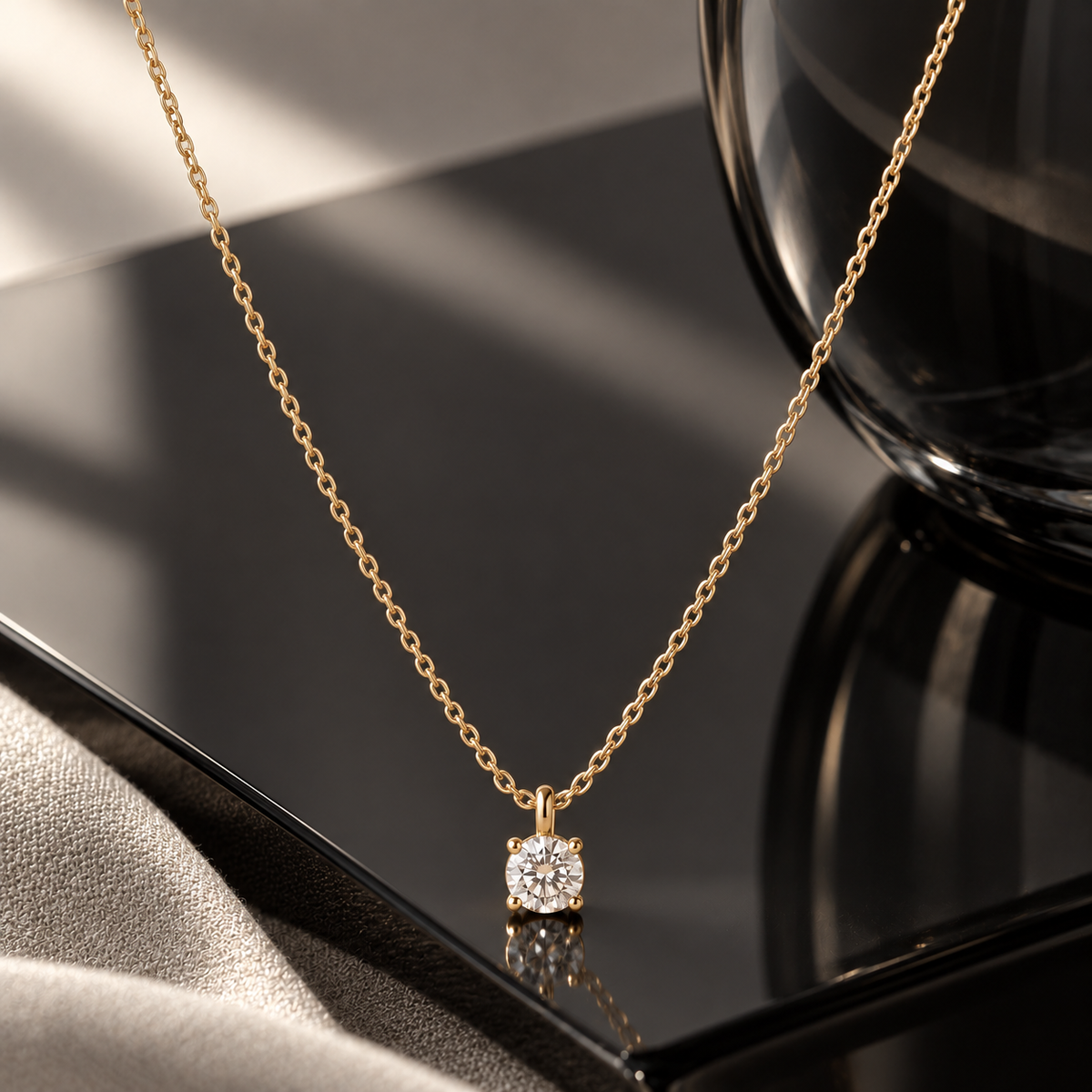 I-bestworld Gold-Tone Round Clear Stone Pendant Necklace – Minimalist Solitaire-Style Necklace for Everyday and Occasion Styling